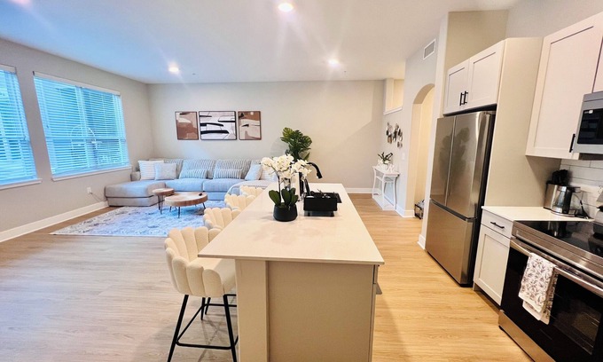 Towson Apartamento | Chic Apartment Facing Towson Mall