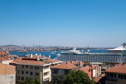 Kabatas Apartamento | Chic Apartment with Bosphorus View