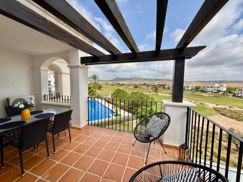 Jerónimo y Avileses y Balsicas de Arriba Apartamento | Chic apartment with lovely terrace, pool & golf view