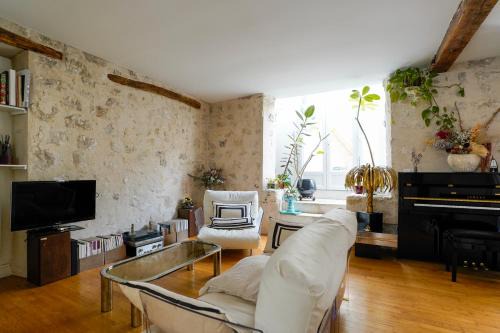 La Villette Apartamento | Chic Apartment with Private Terrace