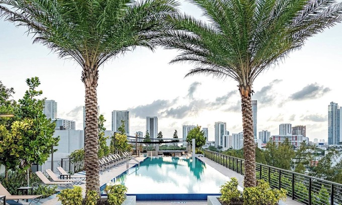 Wynwood Art District Apartamento | Chic apartment with rooftop pool and AC in delightful Miami
