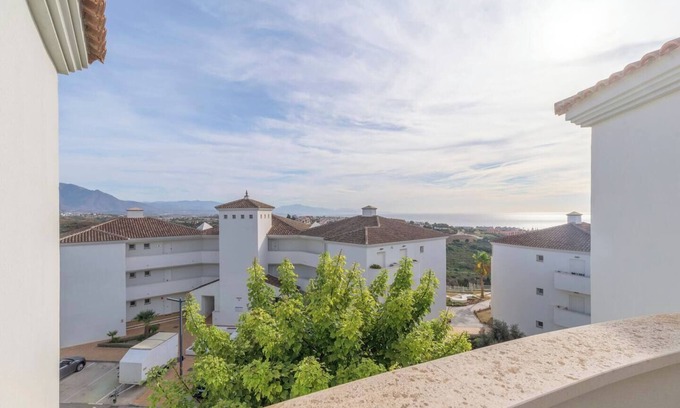 Manilva Apartamento | Chic apartment with sea and mountain views.Pool |2BR|4Min from the beach|.
