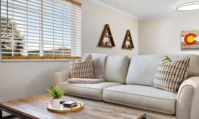 Englewood Apartamento | Chic Apt 15min to Dwntwn Denver!
