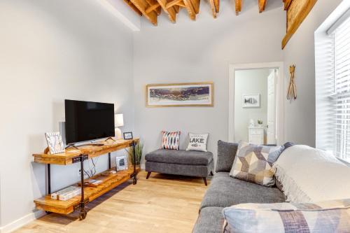 Canandaigua Apartamento | Chic Apt in the Heart of Downtown Canandaigua