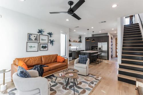 Holly Casa | Chic Austin Getaway brand new with rooftop patio