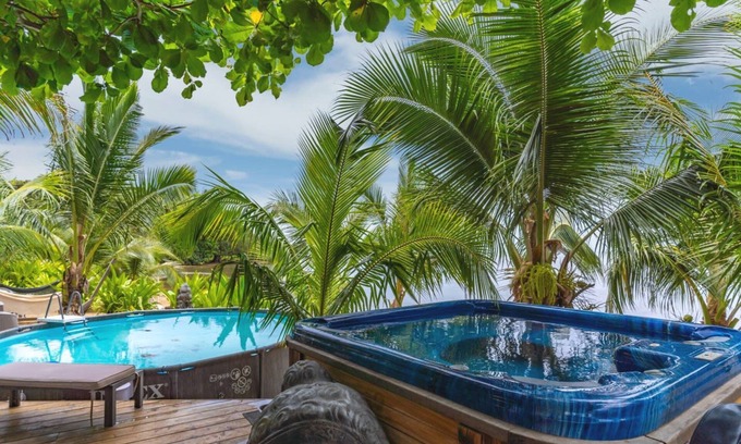 Moorea-Maiao Apartamento | Chic Beachside Retreat