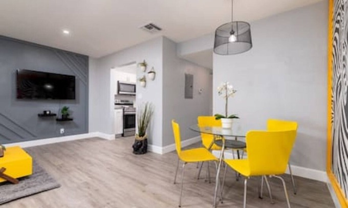 Coral Shores Apartamento | Chic & Beautiful 1BR Zebra Condo in Coral Ridge