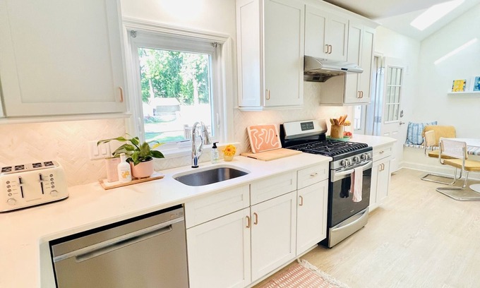 Lake Como Casa | Chic Belmont Beach House Now Booking Summer 2023