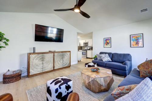 Bentonville Casa | Chic Bentonville Home with Patio and Fire Pit!