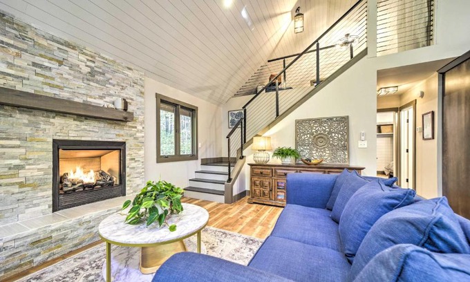 Brevard Casa | Chic Brevard Cabin - Nature, Trails, and Water!