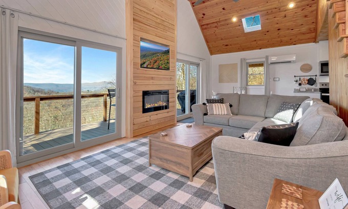 Apple Ridge Cabina | Chic Cabin Near Blowing Rock- Amazing View