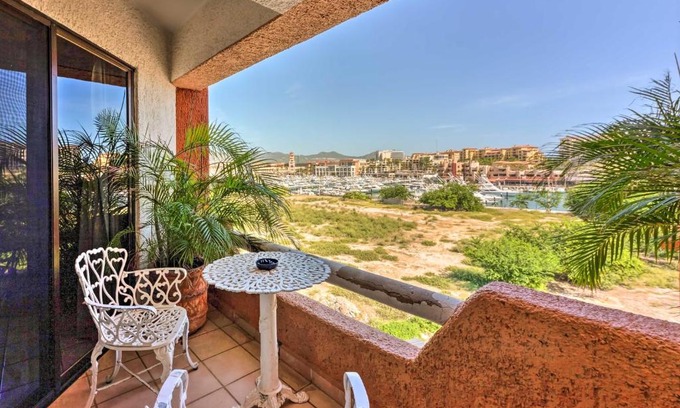 Centro Apartamento | Chic Cabo San Lucas Getaway Less Than 2 Miles to Beaches!
