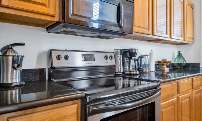Tulane - Gravier Apartamento | Chic Canal Street Retreat