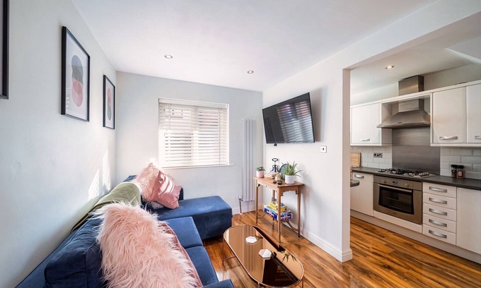 Beverley Chalet De Esquí | Chic Central House with Garden & Free Parking