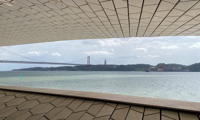 Sao Sebastiao da Pedreira Apartamento | Chic & centrally located 1bd Lisbon, very spacious with lots of natural light