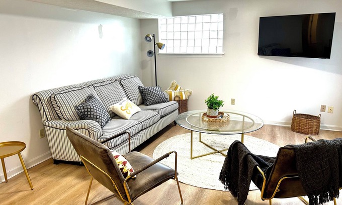 Hudson Apartamento | Chic Chalet of Boston Mills - Historic Hudson