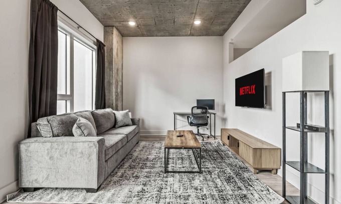 Channel District Apartamento | Chic Channelside Getaway in DT