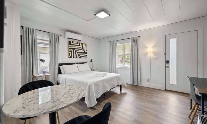 Near East Columbus Apartamento | Chic City Retreat 97