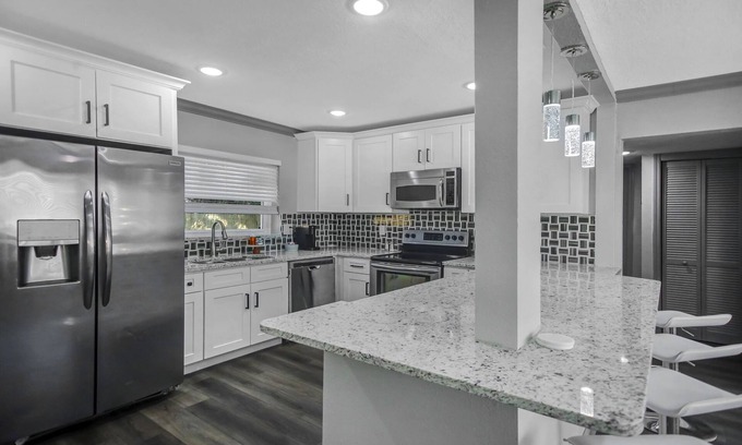 Murray Hill Casa | ~Chic Clean Cabin Sleeps 10 Arcade & Wine Bar~
