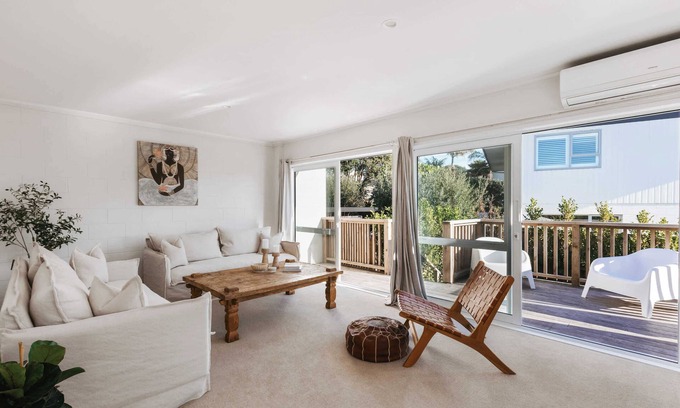 Mount Maunganui Casa | Chic Coastal Escape Walk to Beach & Downtown Mount