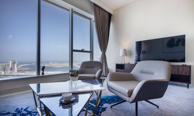 Dubai Media City Apartamento | Chic Coastal Escape w/Open Sea Vws on Palm Entry