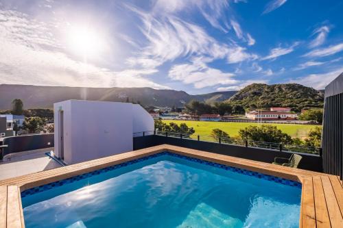Hermanus City-Centre Apartamento | Chic Coastal Hideaway