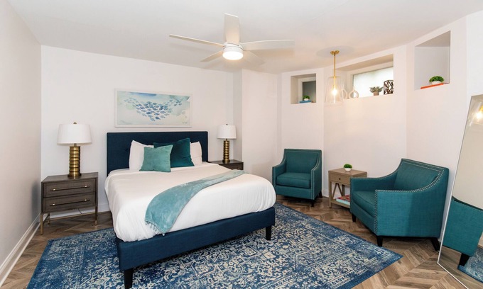 Sandusky Condominio | Chic Condo Near Cedar Point