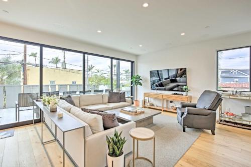 Coronado Apartamento | Chic Coronado Retreat with Patio and 4 Cruiser Bikes!