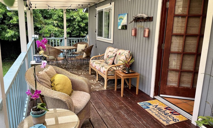 Royal Hawaiian Estates Casa | Chic cottage in Rainforest 5 Min. to Volcanoes Park-clean, cozy, comfort -2 Bdrm