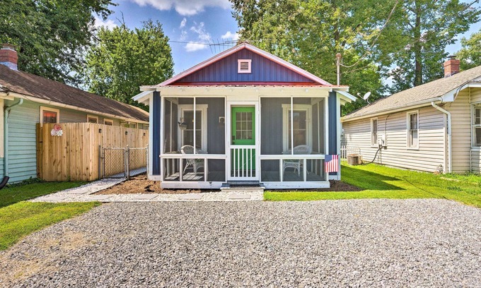 Colonial Beach Cabaña | Chic Cottage w/ Private Yard: Steps to Beach!