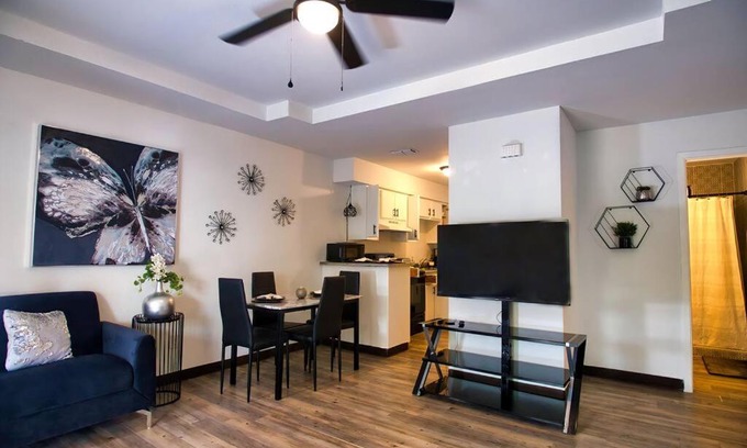 Eagle Pass Apartamento | Chic & Cozy 2 bedroom - 1 bathroom - RATED BEST