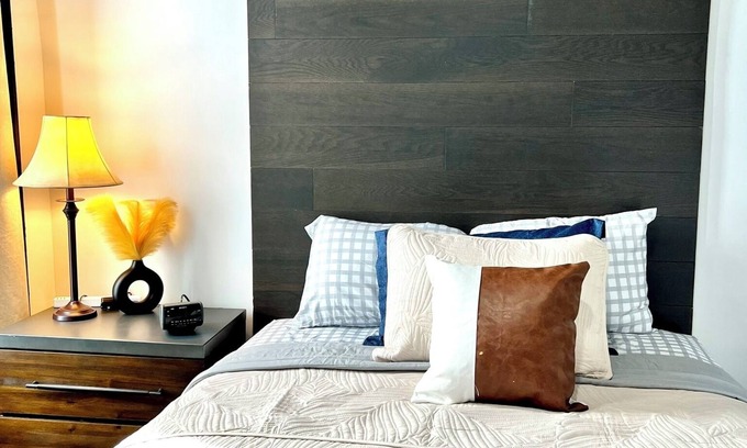 Oswego Apartamento | Chic & Cozy Downtown Apartment, Walk to Downtown, Restaurants, the Lake