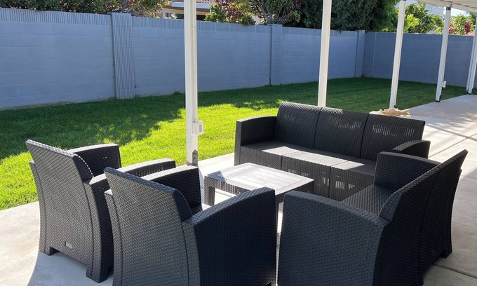 Garden Grove Casa | CHIC & COZY Stay near WESTGROVE- PARK-Walk to nature & Fun.