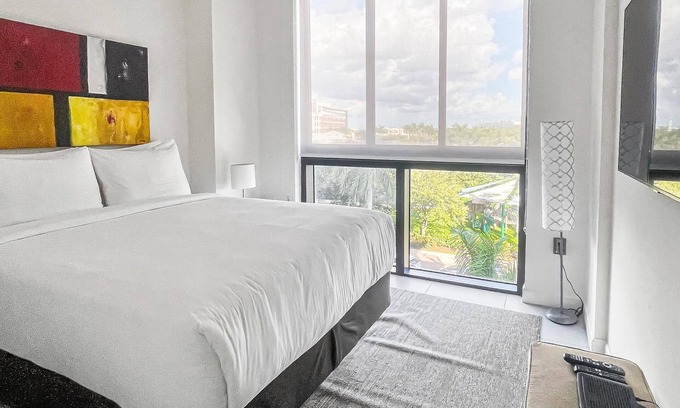 Doral Condominio | Chic Doral Condo: 3BR, 3 Baths