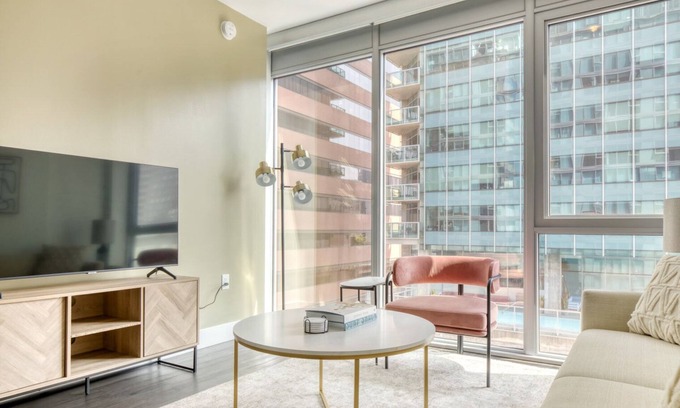Downtown Los Angeles Apartamento | Chic Downtown 1BR w/Pool & Gym, near Staples Center, by Blueground