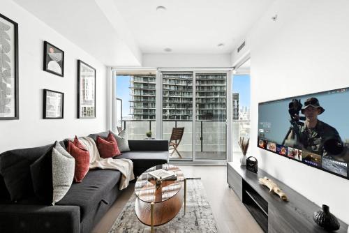 Downtown Toronto Apartamento | Chic Downtown Toronto Haven - Private Patio