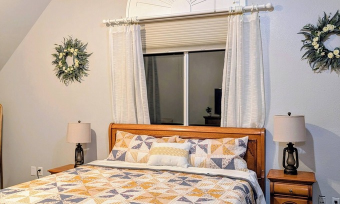 Fishhook Apartamento | Chic farmouse 2-bedroom apartment with WiFi in Palmer