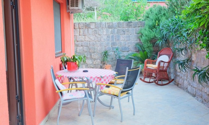 Tivat Apartamento | Chic Flat Near Beach in Montenegro