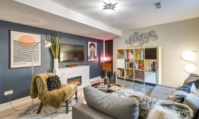 Forest Park Apartamento | Chic Forest Park Home w/ Patio - 10 Mi to Chicago
