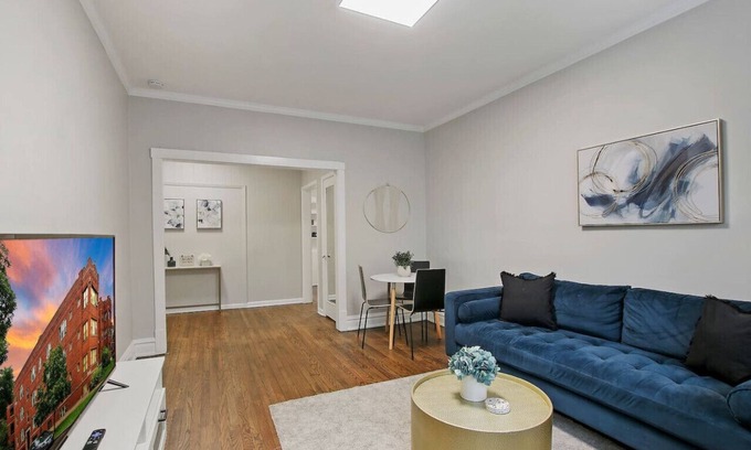 Avondale Apartamento | Chic 2BR Haven: Fully Furnished