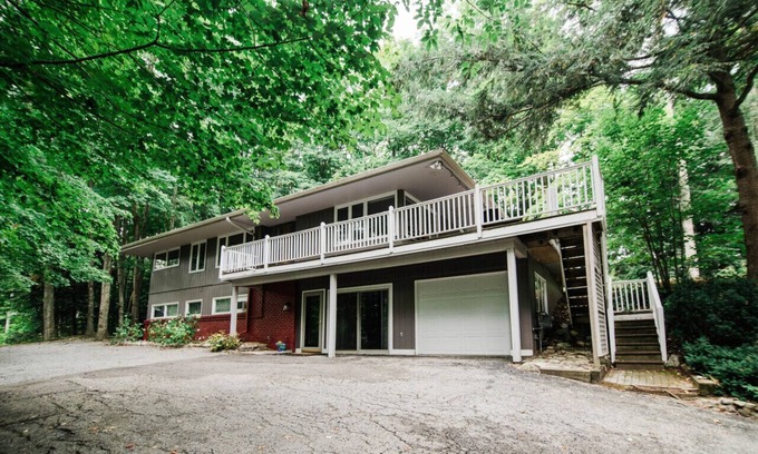 Petoskey Casa | Chic Golf Course Escape W/Hottub