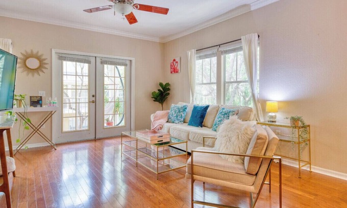 Haile Plantation Condominio | Chic Haile Village 2bed/2bath Condo Overlooking Nature -Access to Pool & Gym
