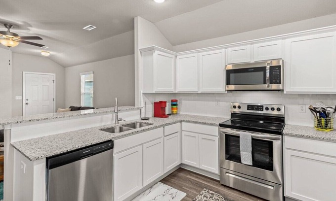 Fayetteville Casa | Chic Haven Near U of A & Baum Stadium