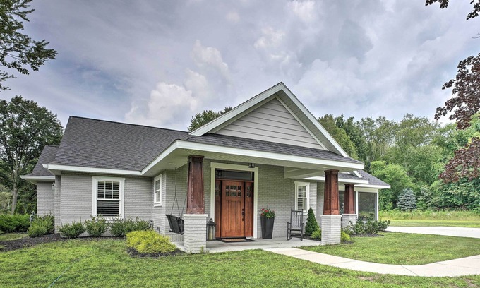 Holland Casa | Chic Hideaway w/ Fire Pit < 2 Miles to Beach!