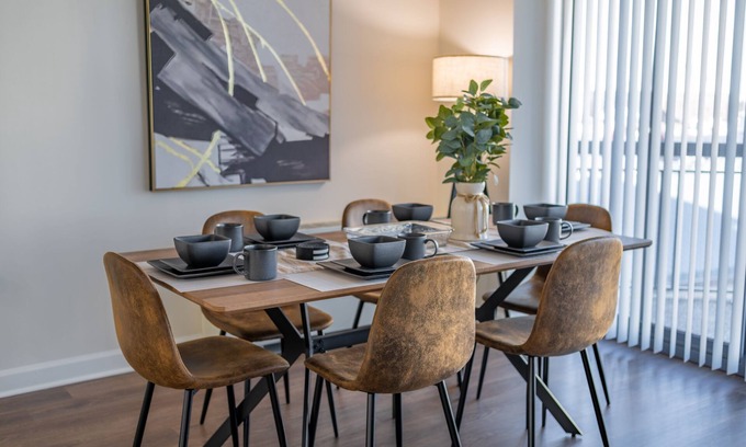 Pentagon City Condominio | Chic Highrise 2BR King Bed Deluxe Escape Pool l GYM l Balcony Near DC/Metro/Mall