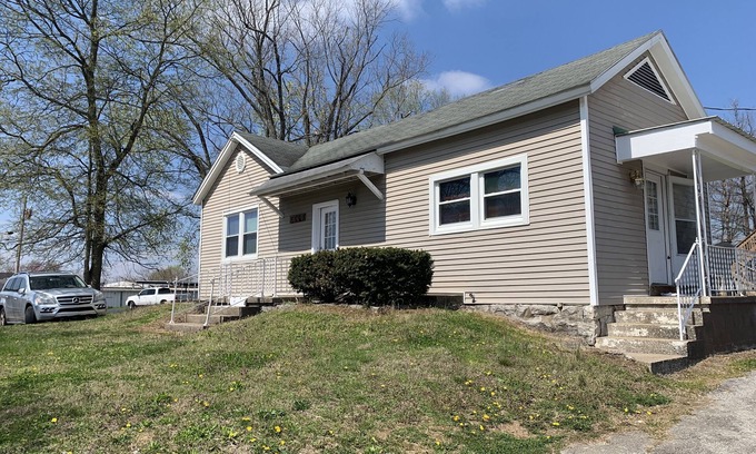 Bowling Green Casa | Chic Home Away From Home!