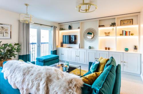 Warwick Apartamento | Chic, immaculate Warwick apartment sleeps 4 & free private parking, easy walk to Warwick, castle, canal-side pub on doorstep - perfect for relaxing breaks, the races or workcation