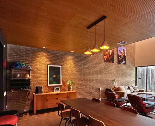 Greenway Plaza-Upper Kirby Casa | Chic In The City