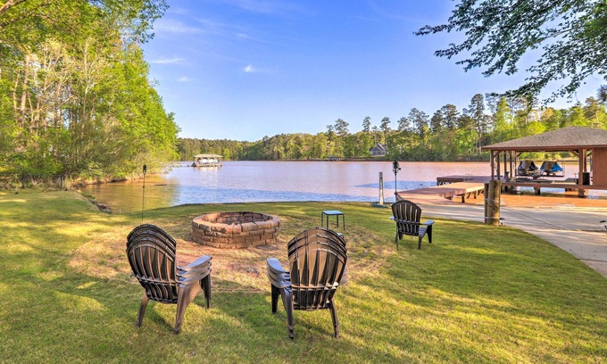 Milledgeville Casa | Chic Lake Sinclair Retreat with Dock & Hot Tub!