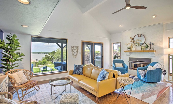 Granbury Casa | Chic Lakefront Granbury Getaway w/ Private Dock!